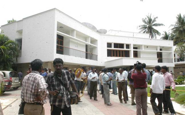 jayalalithaasnephewjdeepakclaimsherpoesgardenresidence